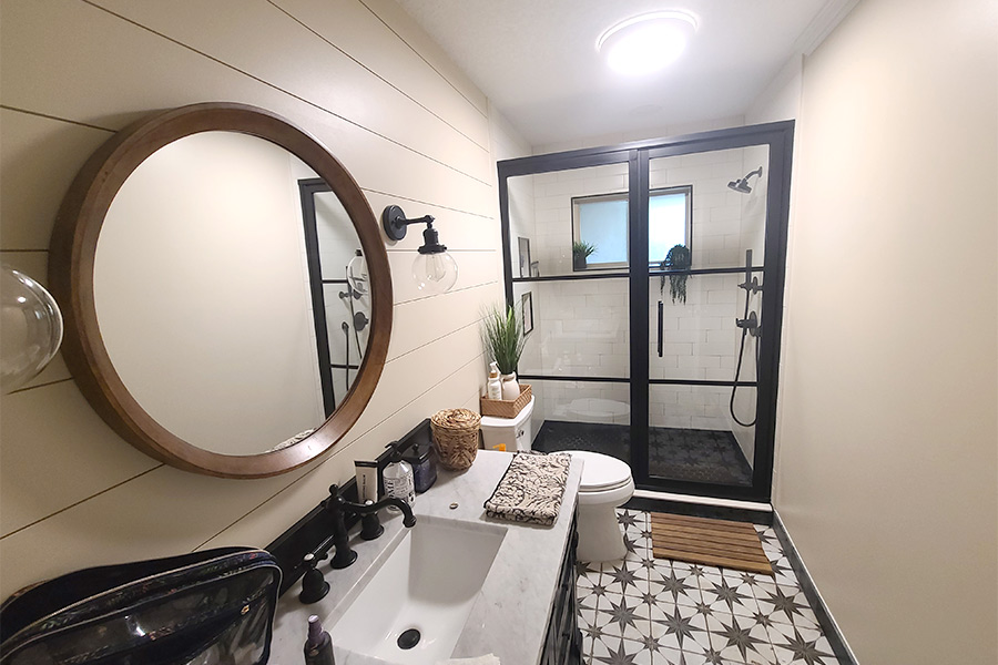 gridscape-bathroom-door-and-mirror-jacksonville-fl